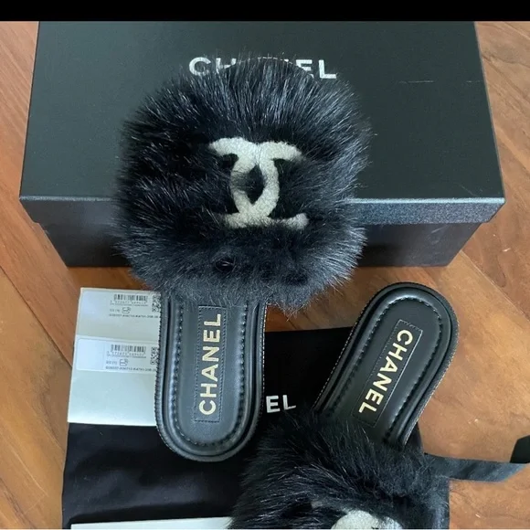 Chanel CC 22B Logo Fur Shearling Slides Sandals 36.5 - Picture 4 of 4